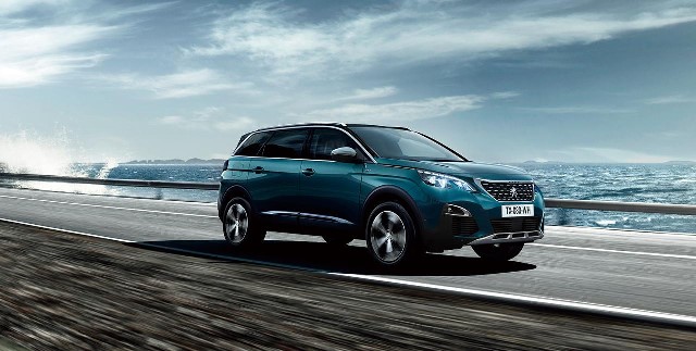 NEW 7-SEAT SUV PEUGEOT 5008 DEBUT