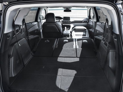 NEW 7-SEAT SUV PEUGEOT 5008 DEBUT