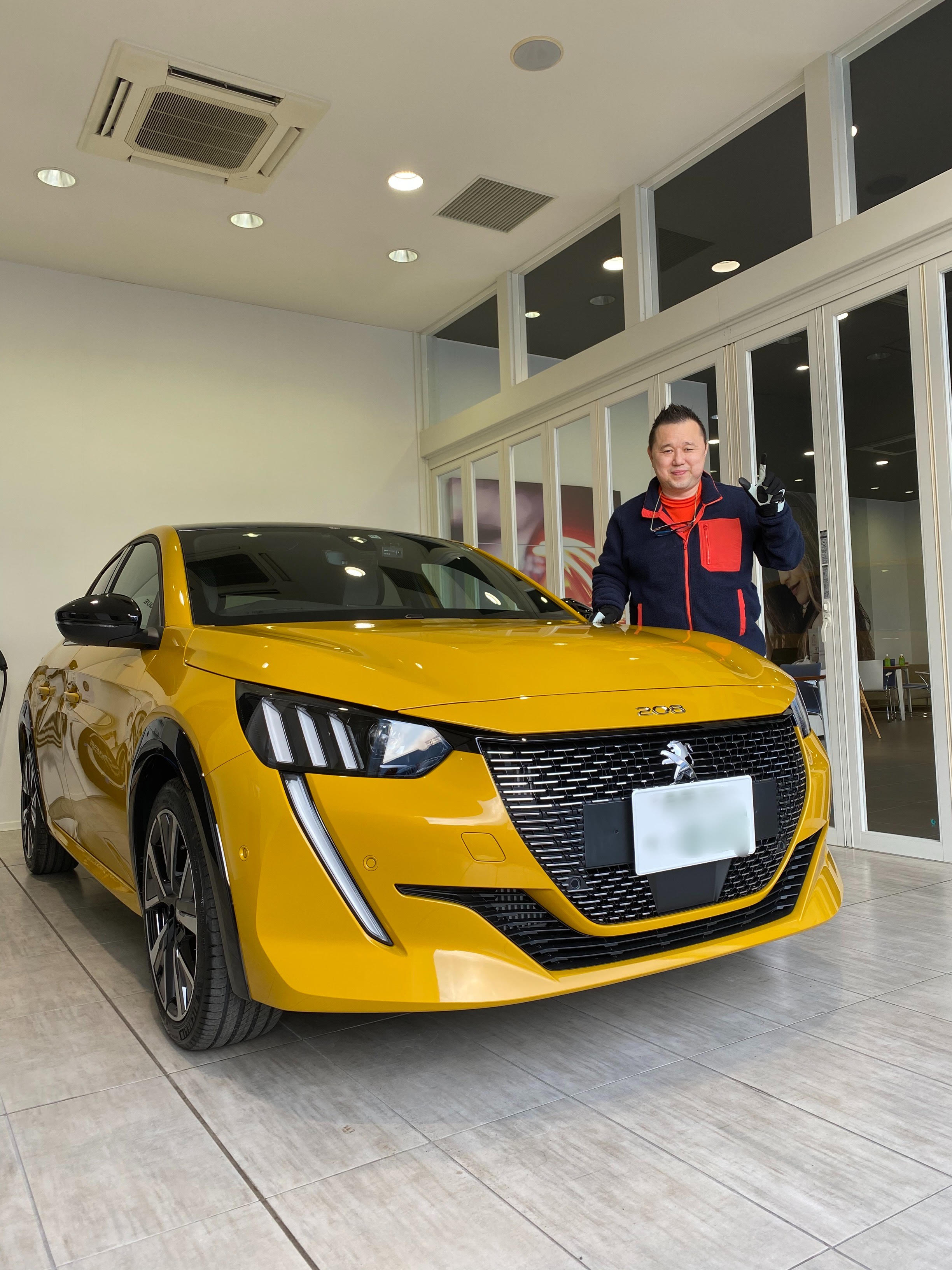 新型208御納車致しました！